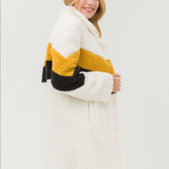 Beautiful ivory teddy bear coat.🍂. - Picture 3 of 5